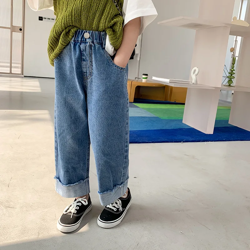 2022 Spring and Summer New Light Luxury Fashion Kids Thin Curling Jeans Boys and Girls Korean Version Casual Loose Kids Pants 
2022 Spring and Summer New Light Luxury Fashion Kids Thin Curling Jeans Boys and Girls Korean Version Casual Loose Kids Pants