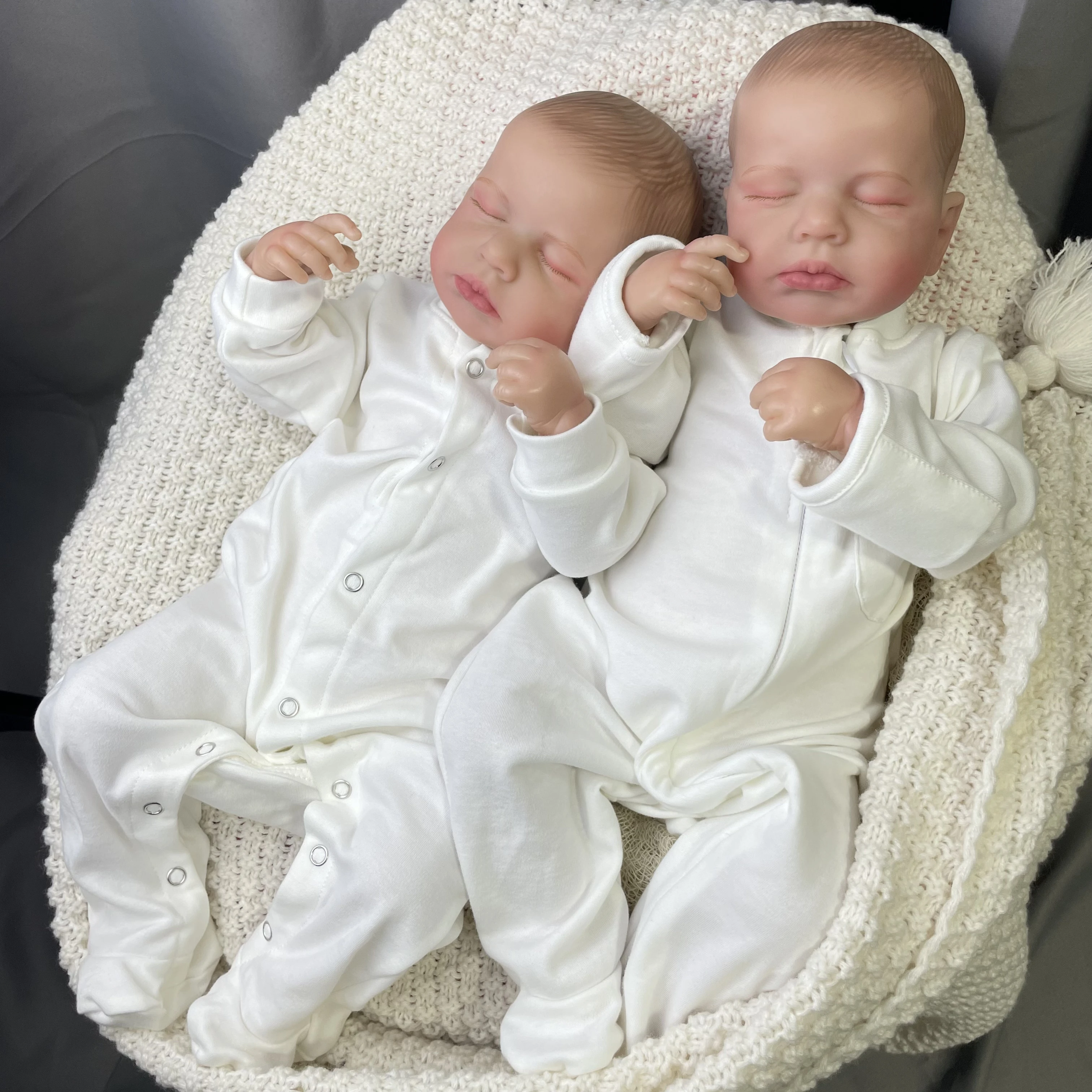 19 дюймов Готовые куклы Новорожденные куклы LouLou спящий уже окрашенный виниловый тканевый корпус сюрприз игрушки Фигурки для девочек Рождественский подарок
19 дюймов Готовые куклы Новорожденные куклы LouLou спящий уже окрашенный виниловый тканевый корпус сюрприз игрушки Фигурки для девочек Рождественский подарок