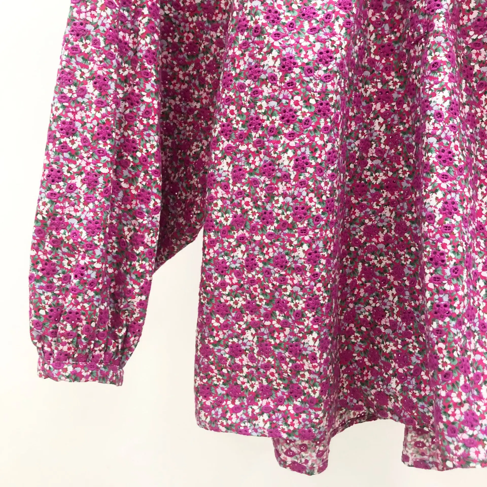 Women Shirt Spring/Summer V-neck Print Floral Loose Puff Sleeve Ladies Sweet Versatile Shirt
Women Shirt Spring/Summer V-neck Print Floral Loose Puff Sleeve Ladies Sweet Versatile Shirt