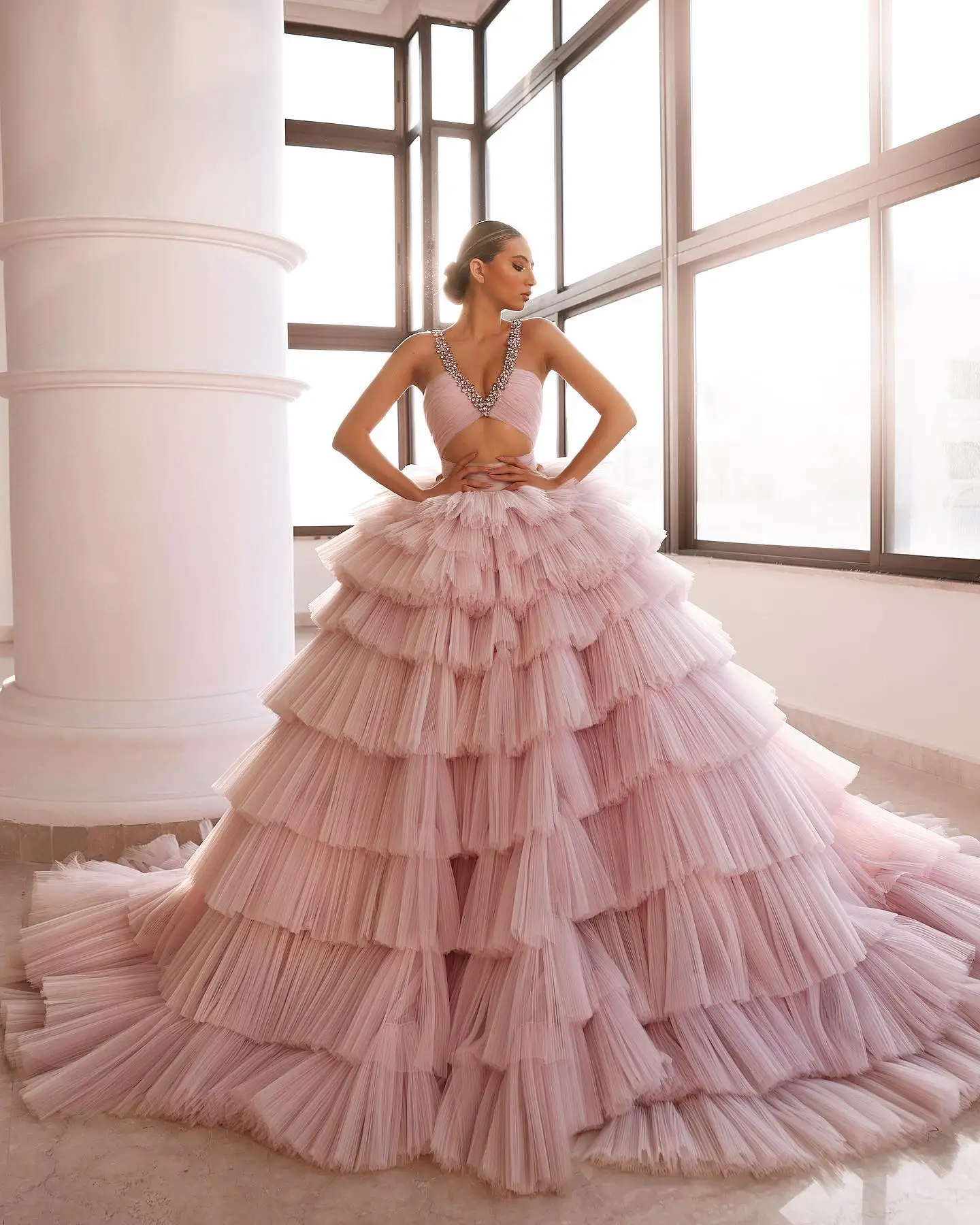 Pink Elegant Prom Dresses Sequined Straps Sleeveless Sexy Layered Tulle Formal Evening Party Gowns Custom Train Robes De Soirée
Pink Elegant Prom Dresses Sequined Straps Sleeveless Sexy Layered Tulle Formal Evening Party Gowns Custom Train Robes De Soirée
