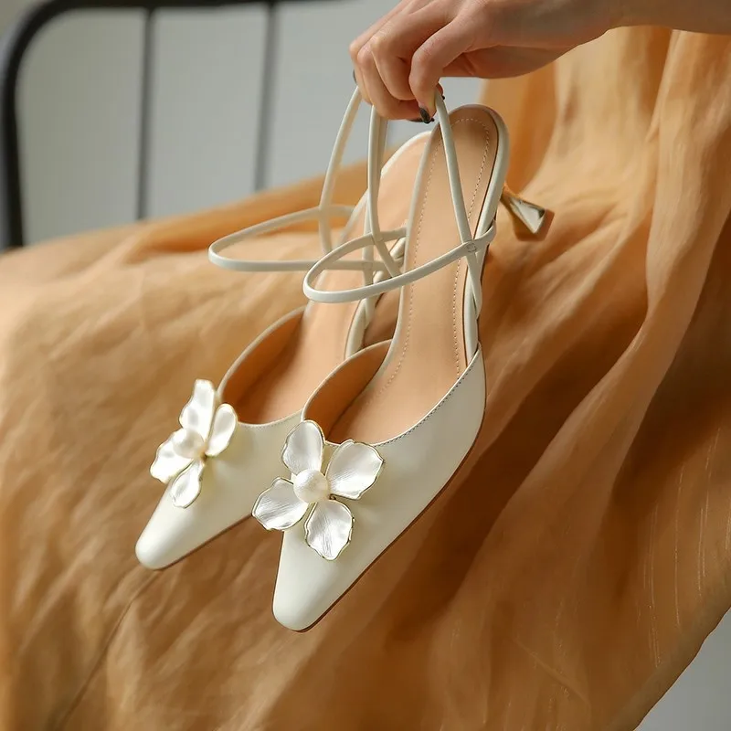 5.5cm New Fashion Sandals Thin Low Heels with Flower Female Wrap Wedding Party Women Beige Shoes 38 39
5.5cm New Fashion Sandals Thin Low Heels with Flower Female Wrap Wedding Party Women Beige Shoes 38 39