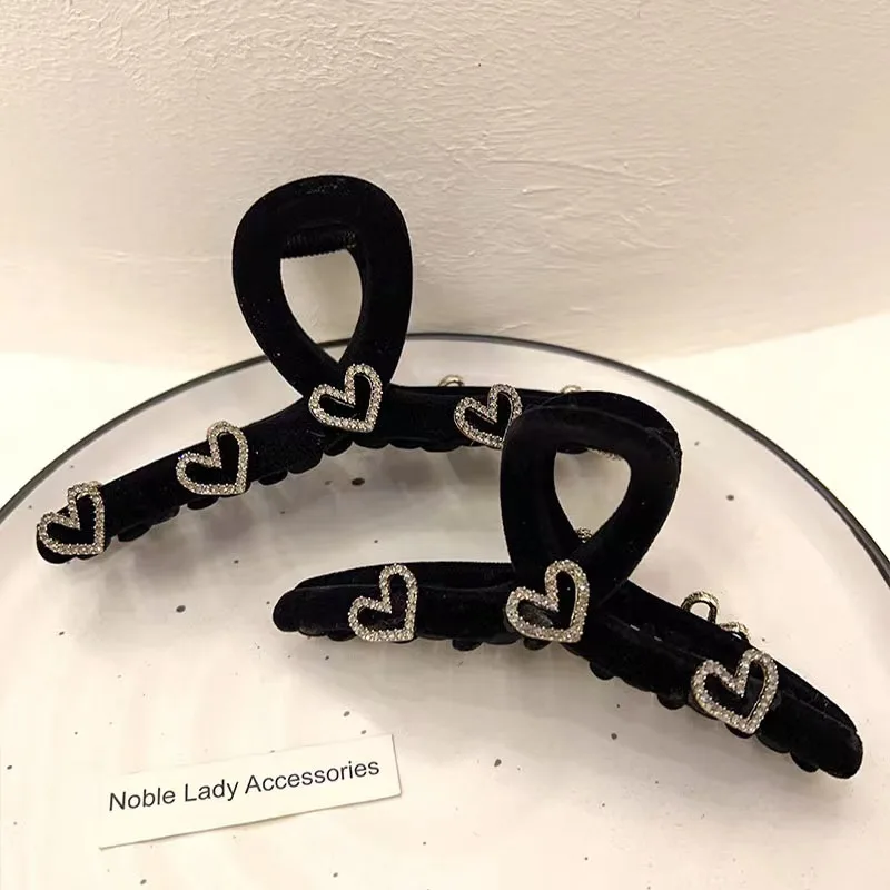 Hollowed out love advanced sense clip with drill headdress large size hair clip velvet tray hair clip lady grab hair clip
Hollowed out love advanced sense clip with drill headdress large size hair clip velvet tray hair clip lady grab hair clip
