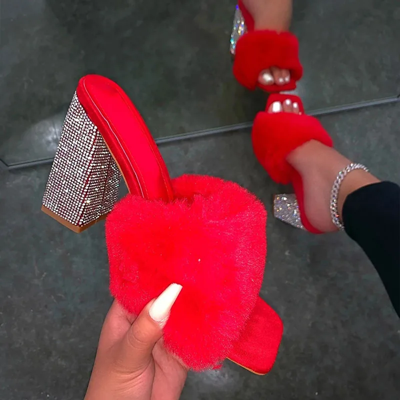 2022 summer women new outdoor banquet fashion slippers high-heeled rhinestone single layer plush plus size all-match sandals
2022 summer women new outdoor banquet fashion slippers high-heeled rhinestone single layer plush plus size all-match sandals