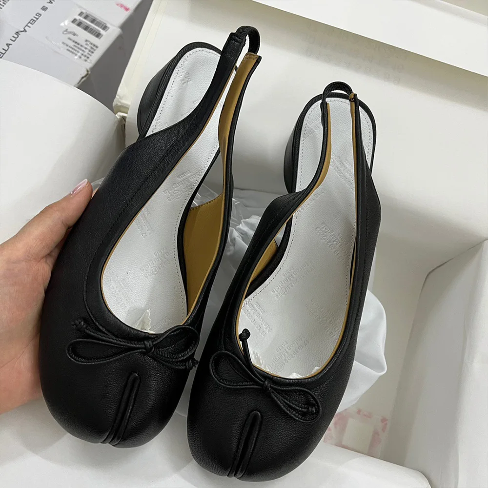 M@6 summer new niche split-toe shoes women tabi middle heel thick heel pig's foot sheepskin leather back hollow Baotou sandals
M@6 summer new niche split-toe shoes women tabi middle heel thick heel pig's foot sheepskin leather back hollow Baotou sandals