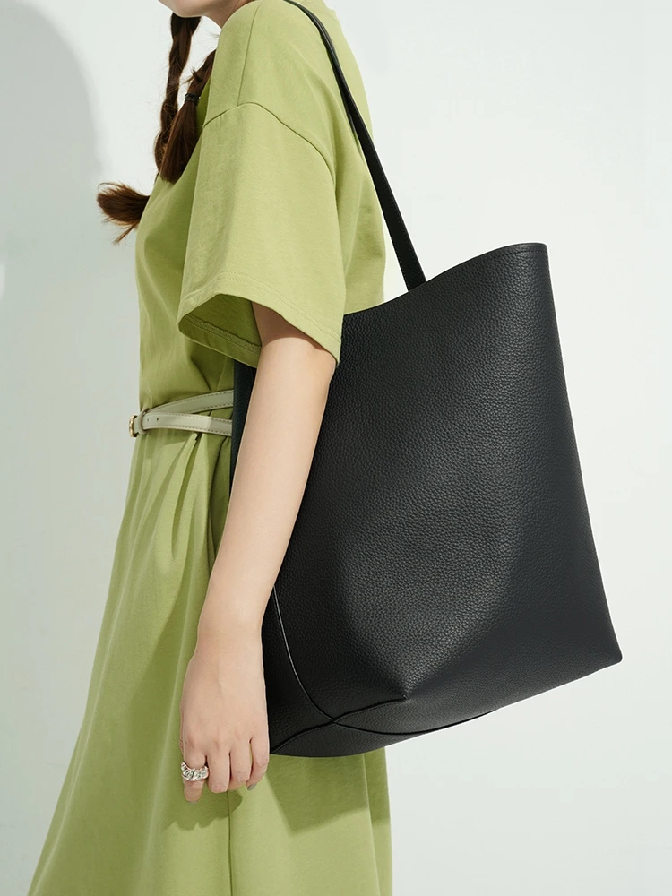 Fashion Simple Genuine Leather Bucket Bag\Handbag Women Real Cowhide Sofe Leather Large Tote Shoulder Bag Shopping Commuter Bag
Fashion Simple Genuine Leather Bucket Bag\Handbag Women Real Cowhide Sofe Leather Large Tote Shoulder Bag Shopping Commuter Bag