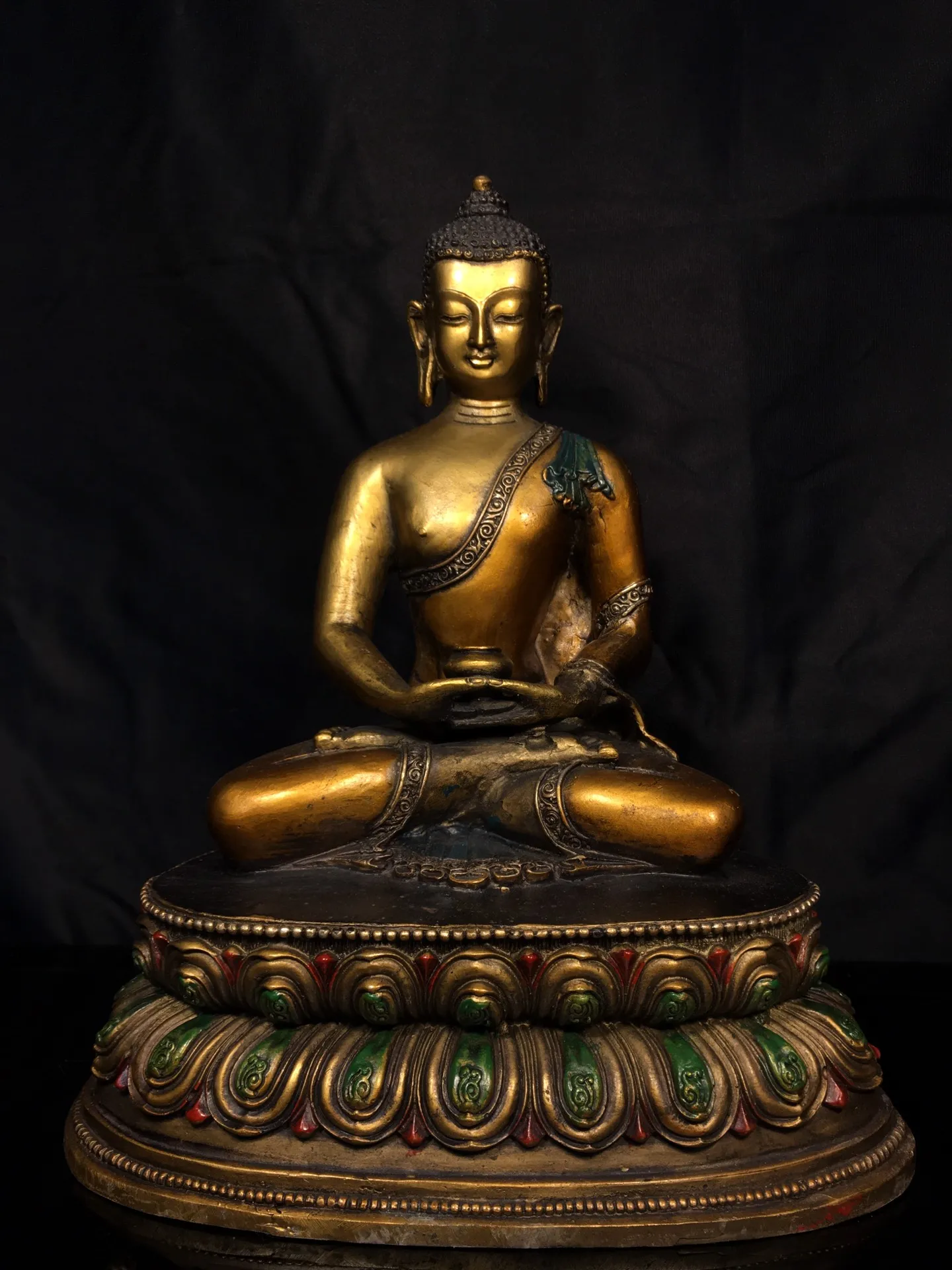 11"Tibetan Temple Collection Old Bronze Painted Sakyamuni Amitabha Lotus stage Sitting Buddha Worship Hall Town House Exorcism
11"Tibetan Temple Collection Old Bronze Painted Sakyamuni Amitabha Lotus stage Sitting Buddha Worship Hall Town House Exorcism