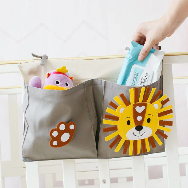 Портативная сумка для хранения детской кроватки, многофункциональный органайзер с милым мультяшным львом для новорожденных с изголовьем кровати, Детская сумка для подгузников 
Портативная сумка для хранения детской кроватки, многофункциональный органайзер с милым мультяшным львом для новорожденных с изголовьем кровати, Детская сумка для подгузников