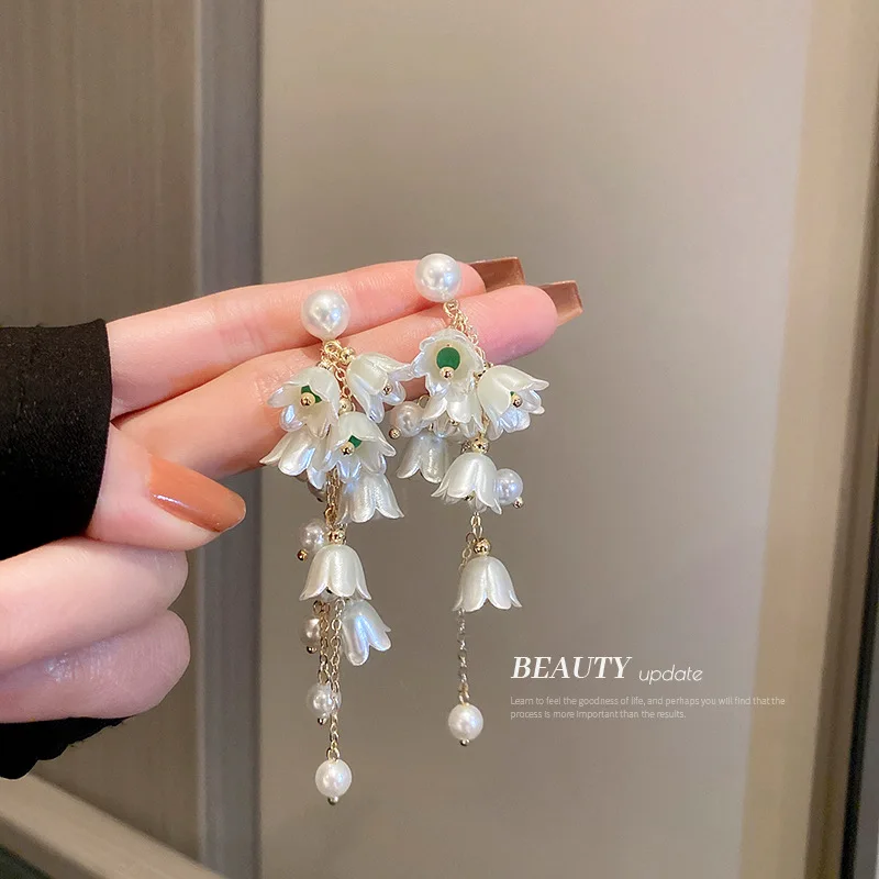 S925 Sterling Silver Needle Lilies of the Valley Flower Pearl Decor Fashion Design Drop Earrings
S925 Sterling Silver Needle Lilies of the Valley Flower Pearl Decor Fashion Design Drop Earrings