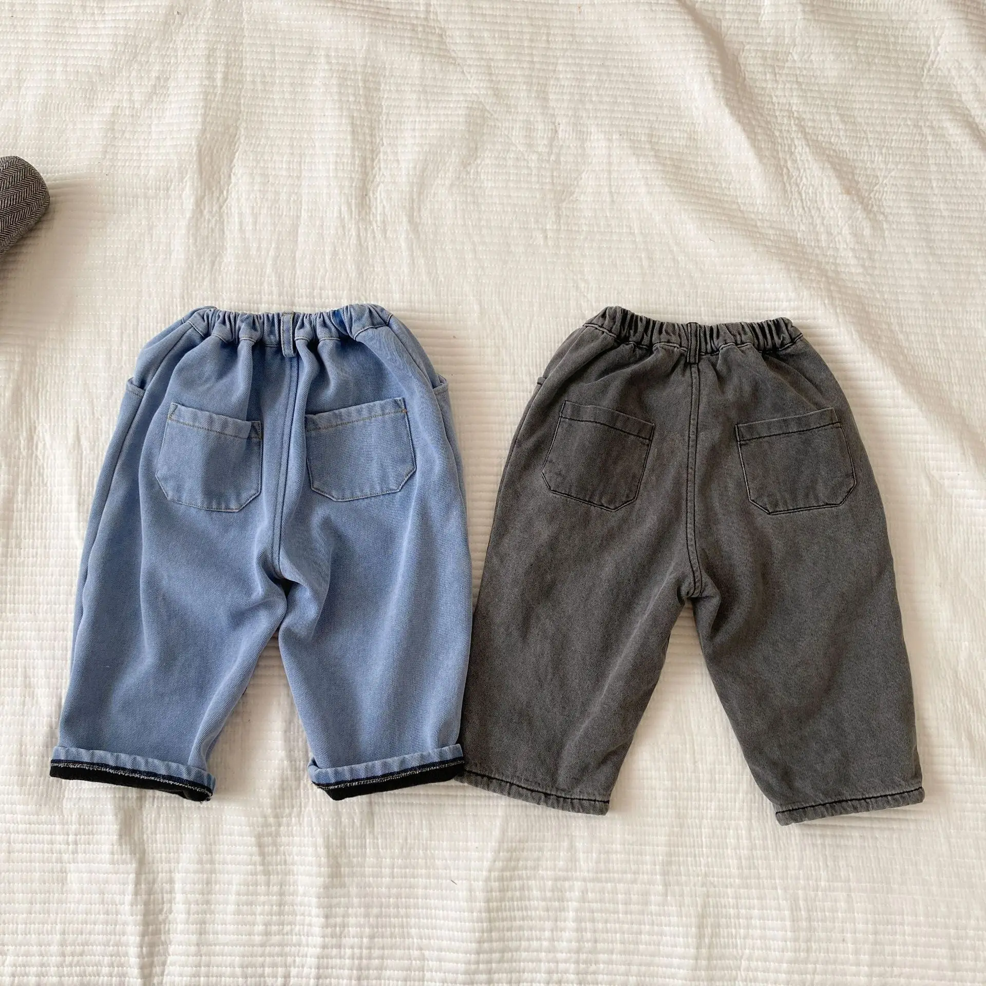 2022 Autumn Winter New Children Plus Fleece Thicken Jeans Girl Baby Loose Pure Color Pocket Denim Pants Boy Kid Retro Trousers
2022 Autumn Winter New Children Plus Fleece Thicken Jeans Girl Baby Loose Pure Color Pocket Denim Pants Boy Kid Retro Trousers