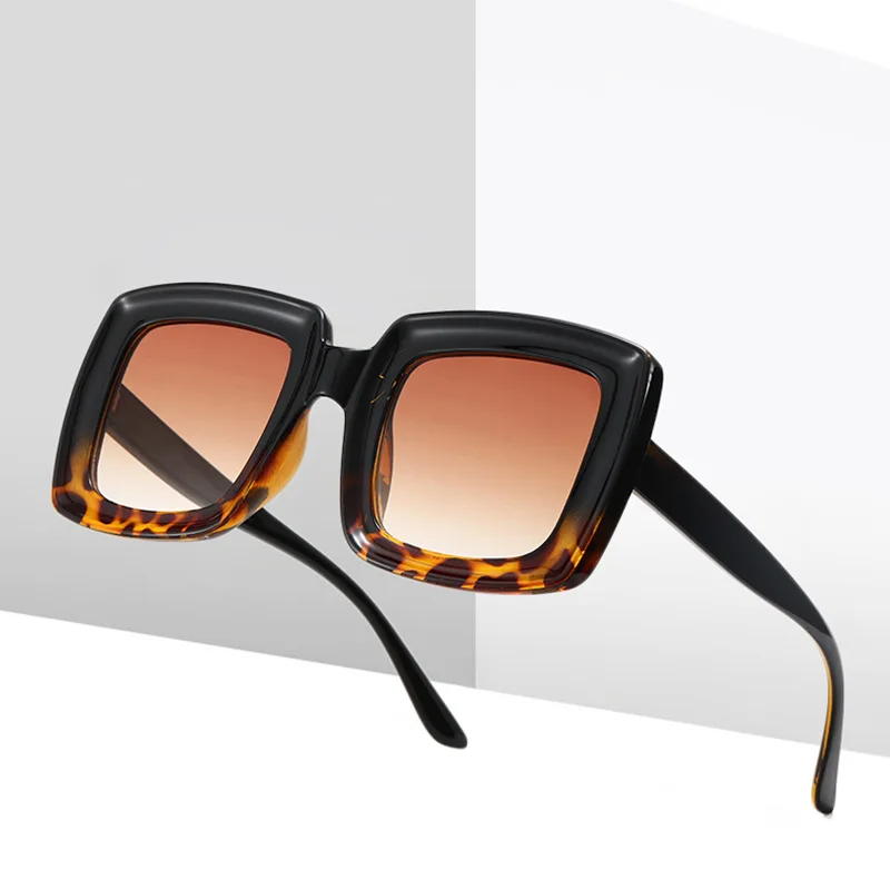 2022 New Products Square Frame Fashion Sunglasses Female European and American Black Frame Sunglasses Male
2022 New Products Square Frame Fashion Sunglasses Female European and American Black Frame Sunglasses Male