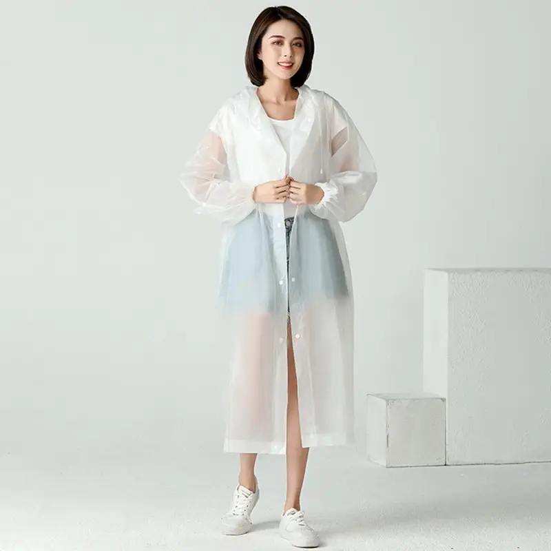 Прозрачный фиолетовый дождевик с капюшоном
Прозрачный фиолетовый дождевик с капюшоном