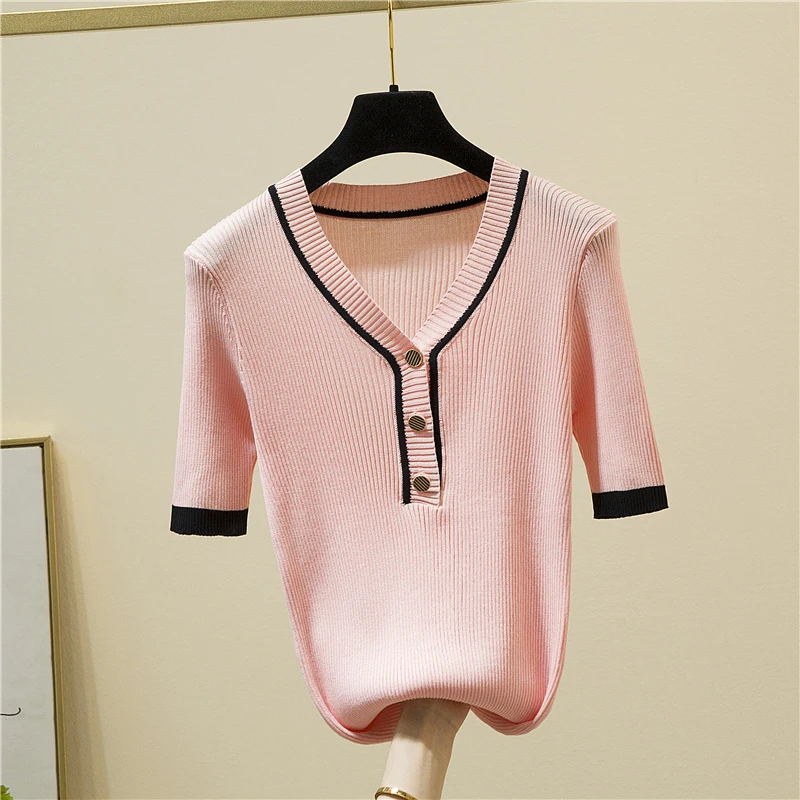 Футболка женская тонкая трикотажная с коротким рукавом и V-образным вырезом 
Футболка женская тонкая трикотажная с коротким рукавом и V-образным вырезом