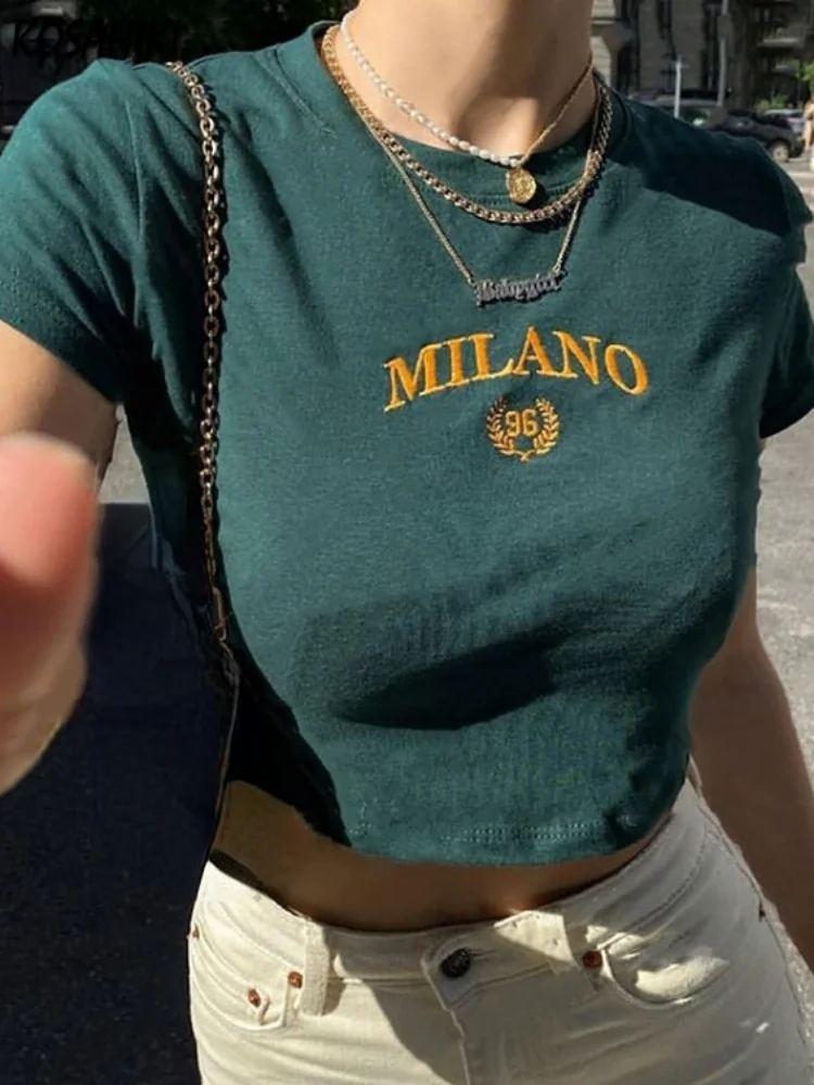 Женский летний кроп-топ с коротким рукавом, круглым вырезом и вышивкой 
Женский летний кроп-топ с коротким рукавом, круглым вырезом и вышивкой