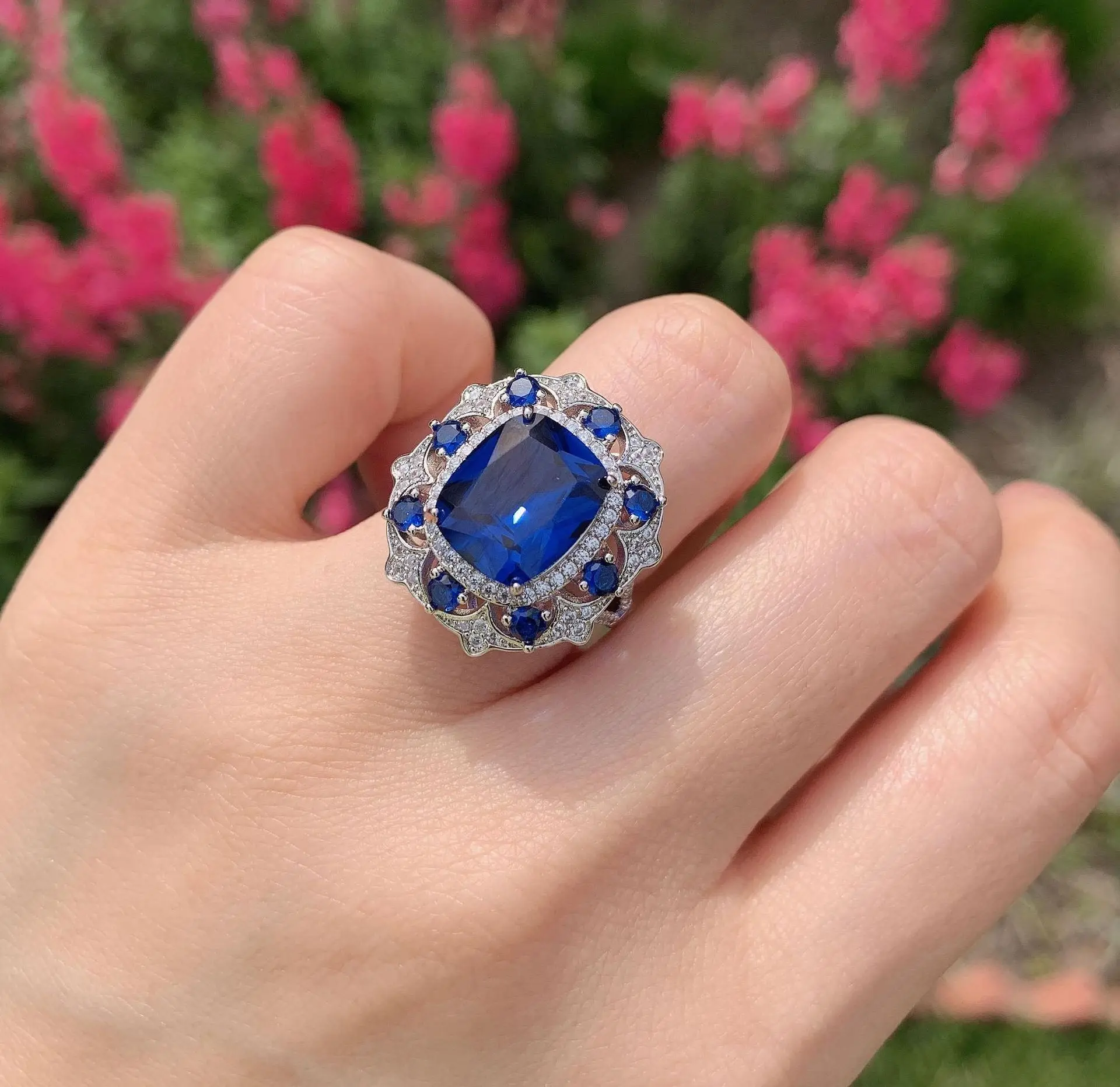 European and American Ring Women's Popular Women's Jewelry Personality Sapphire Ring Set Diamond Women's Ring Main Stone 10 * 12
European and American Ring Women's Popular Women's Jewelry Personality Sapphire Ring Set Diamond Women's Ring Main Stone 10 * 12