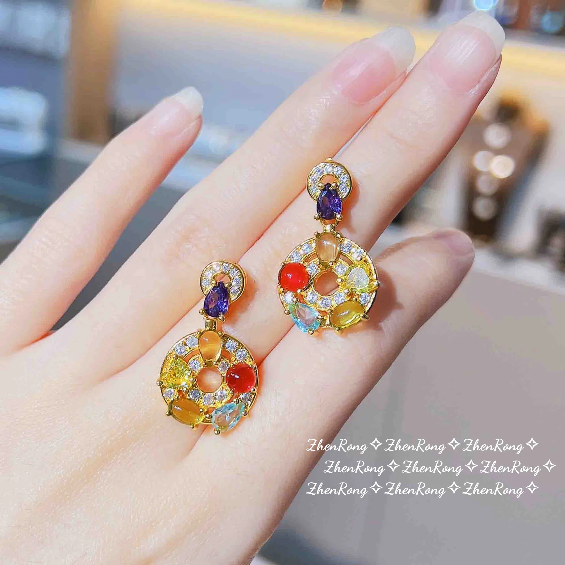 Female Luxury Rainbow Candy Color Crystal Earrings Cute Gold Color Charm Short Dangle Earring For Women Fine Christmas Gifts
Female Luxury Rainbow Candy Color Crystal Earrings Cute Gold Color Charm Short Dangle Earring For Women Fine Christmas Gifts