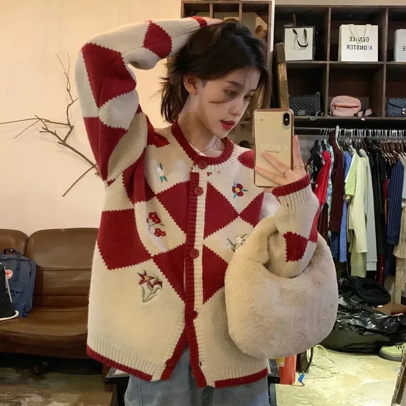 Women's Cardigan Sweater Spring and Autumn Retro Embroidery Checkered Loose Thickening Age-reducing Knitted Sweater Jacket Top
Women's Cardigan Sweater Spring and Autumn Retro Embroidery Checkered Loose Thickening Age-reducing Knitted Sweater Jacket Top