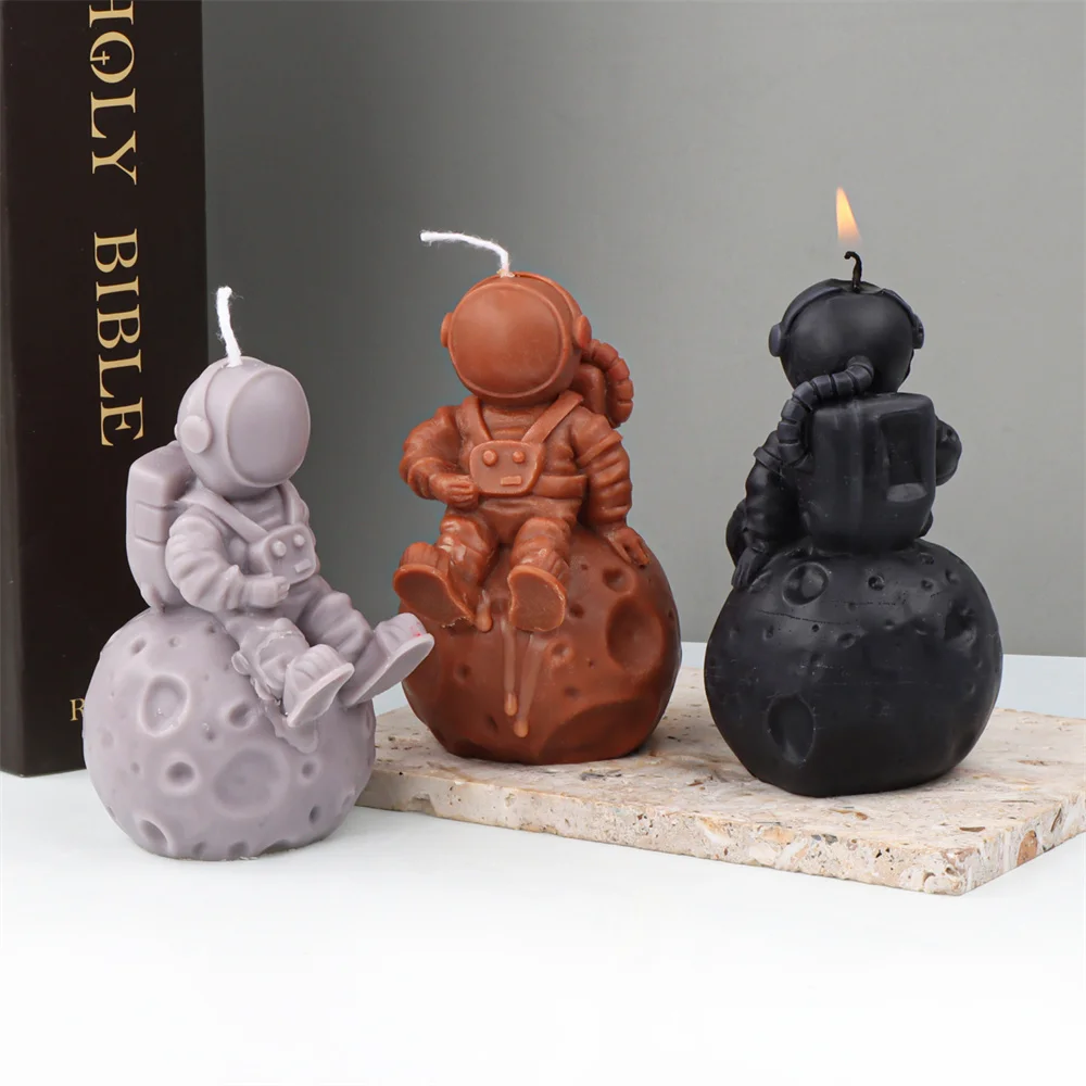 

3D Lunar Astronaut Candle Silicone Mould DIY Portrait Stone Man Candle Making Soap Resin Epoxy Mold Gifts Craft Home Decor