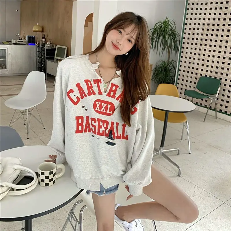 Original Perforated Sweater Women's Korean V-neck Long Sleeve Loose Fashion Letter Print 2023 Autumn Street Style Top
Original Perforated Sweater Women's Korean V-neck Long Sleeve Loose Fashion Letter Print 2023 Autumn Street Style Top
