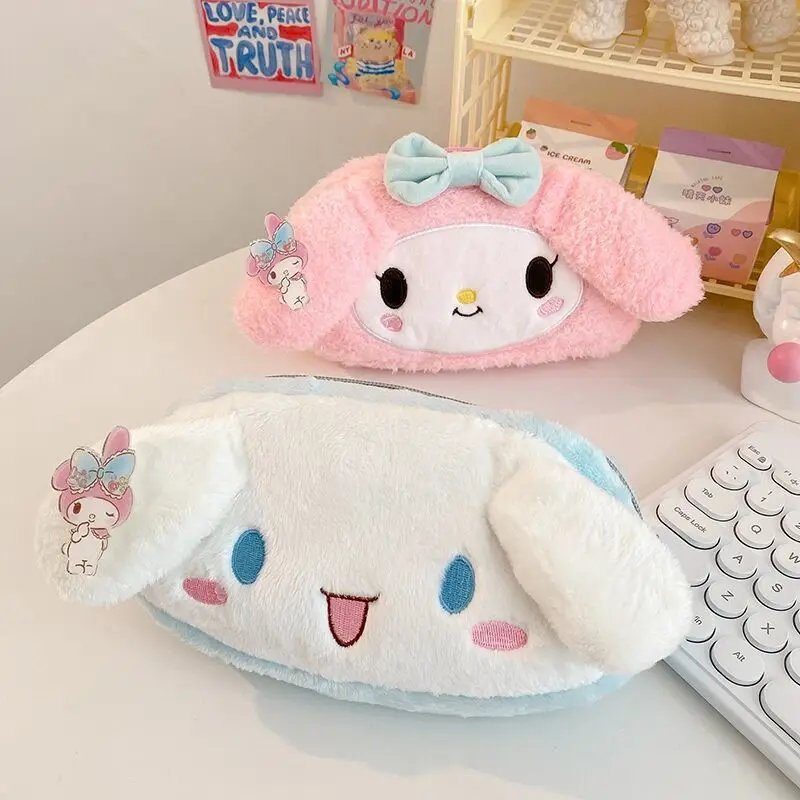 Новинка Sanrio Cinnamoroll Kawaii канцелярские принадлежности с аниме плюшевая сумка для хранения My Melody Милая мультяшная ручка чехол Kuromi красивые детские игрушки
Новинка Sanrio Cinnamoroll Kawaii канцелярские принадлежности с аниме плюшевая сумка для хранения My Melody Милая мультяшная ручка чехол Kuromi красивые детские игрушки