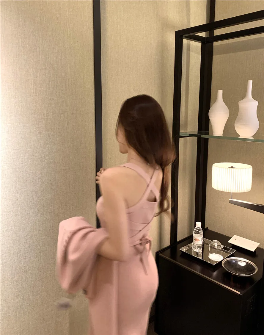 Sexy Tight Wrap Hip Halter Spaghetti Strap Knitted Dress Women Short Sweater Cardigan Jacket 2Piece Sets Fashion Temperament
Sexy Tight Wrap Hip Halter Spaghetti Strap Knitted Dress Women Short Sweater Cardigan Jacket 2Piece Sets Fashion Temperament