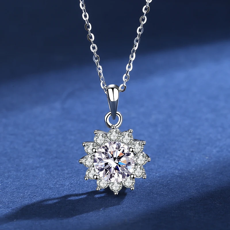 Ожерелье из серебра 100% пробы с муассанитом и подвеской в виде подсолнуха 
Ожерелье из серебра 100% пробы с муассанитом и подвеской в виде подсолнуха