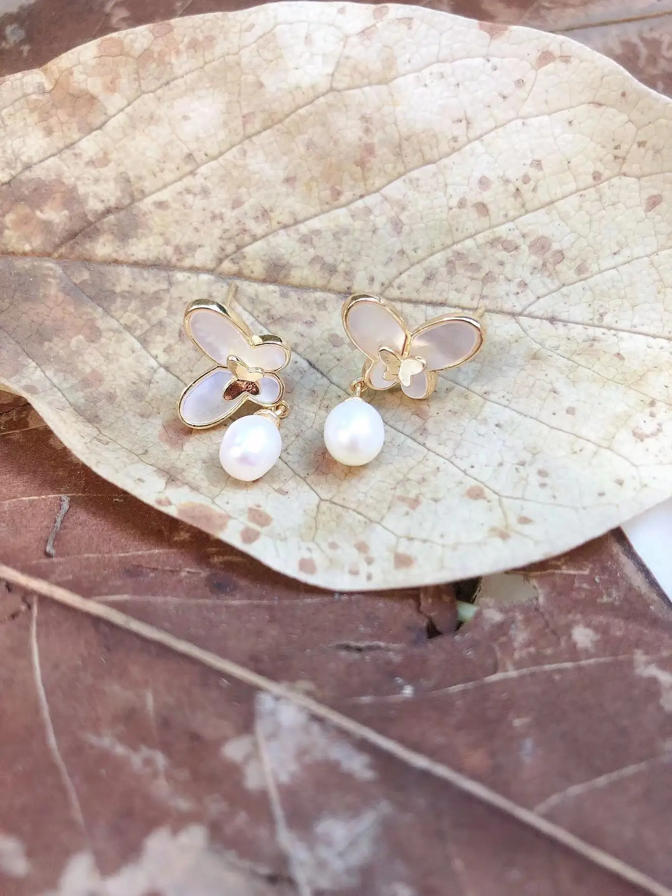 2022 New Trendy Genuine Mother Shell Earrings Butterfly Brass Natural Pearl Jewerlry W/9525Silver Needle Stud All Match HOT
2022 New Trendy Genuine Mother Shell Earrings Butterfly Brass Natural Pearl Jewerlry W/9525Silver Needle Stud All Match HOT