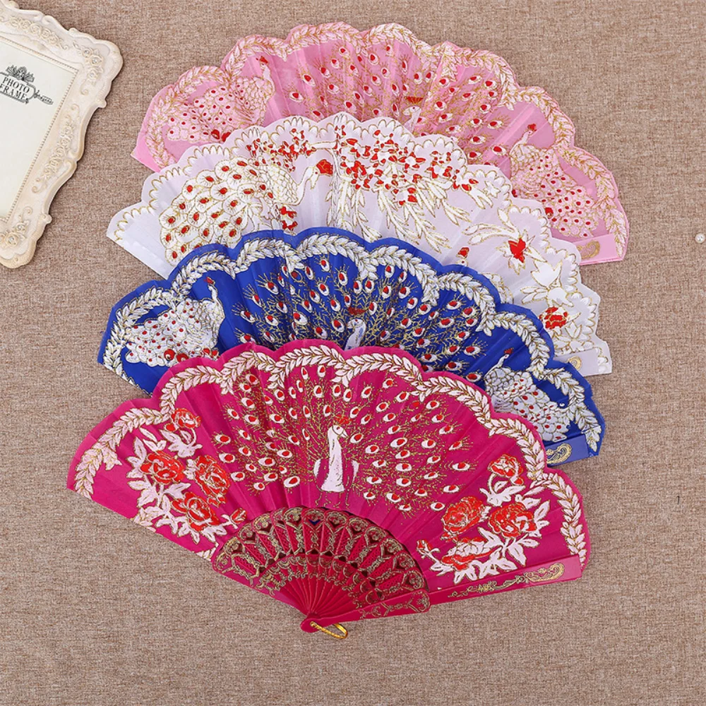 Peacock Lace Fan Chinese Retro Style Craft Bamboo Folding Fan Polyester Cloth Wedding Party Fan Home Decoration
Peacock Lace Fan Chinese Retro Style Craft Bamboo Folding Fan Polyester Cloth Wedding Party Fan Home Decoration