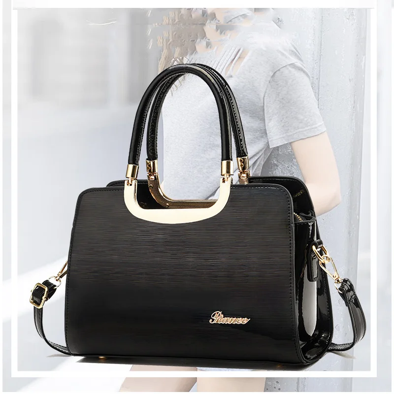 Сумка-тоут женская из лакированной кожи, 2022 
Сумка-тоут женская из лакированной кожи, 2022