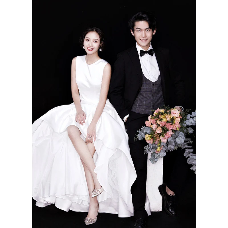 2023 O-Neck Bride Dresses A-Line Sleeveless Ruched Wedding Dress Photo-Shooting Tour Satin Simple Robe De Mariée Gown Bridal
2023 O-Neck Bride Dresses A-Line Sleeveless Ruched Wedding Dress Photo-Shooting Tour Satin Simple Robe De Mariée Gown Bridal