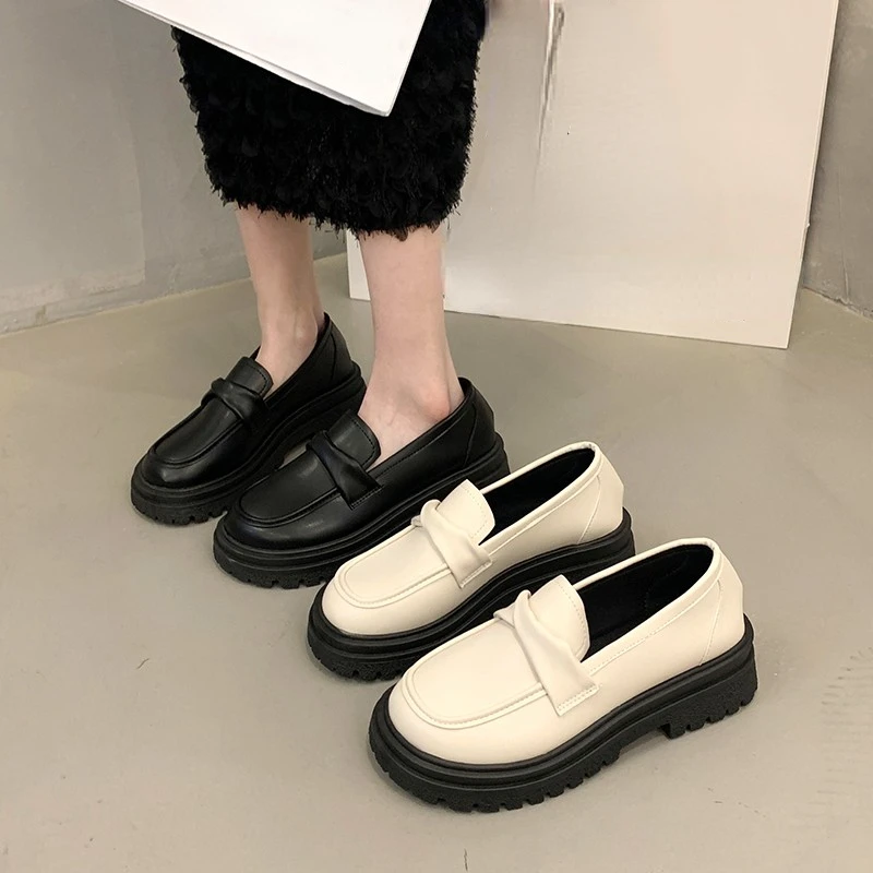 Женские мокасины на толстой подошве, черные Лоферы без застежки на плоской подошве, подходящие ко всему, увеличивающие рост, в британском стиле, весна-осень 2023
Женские мокасины на толстой подошве, черные Лоферы без застежки на плоской подошве, подходящие ко всему, увеличивающие рост, в британском стиле, весна-осень 2023