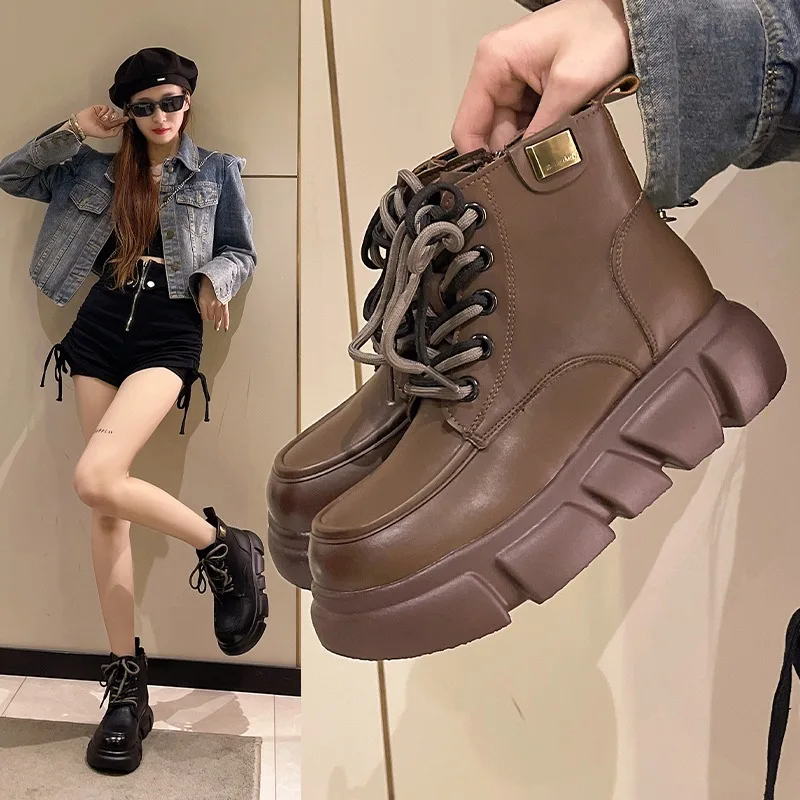 2023 Retro Lace-up Casual Single Boots Women's Autumn Winter New Retro Baotou Sponge Cake Thick Bottom Zipper Short Boots Women
2023 Retro Lace-up Casual Single Boots Women's Autumn Winter New Retro Baotou Sponge Cake Thick Bottom Zipper Short Boots Women