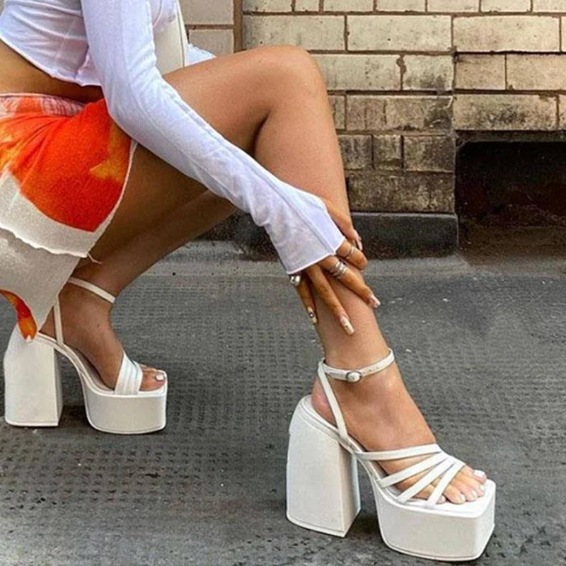2022 Brand New Open Toe High Heels Summer Platform Buckle Strap Sandals Wedding Party Sexy Women Shoes Fashion Big Size Slippers
2022 Brand New Open Toe High Heels Summer Platform Buckle Strap Sandals Wedding Party Sexy Women Shoes Fashion Big Size Slippers