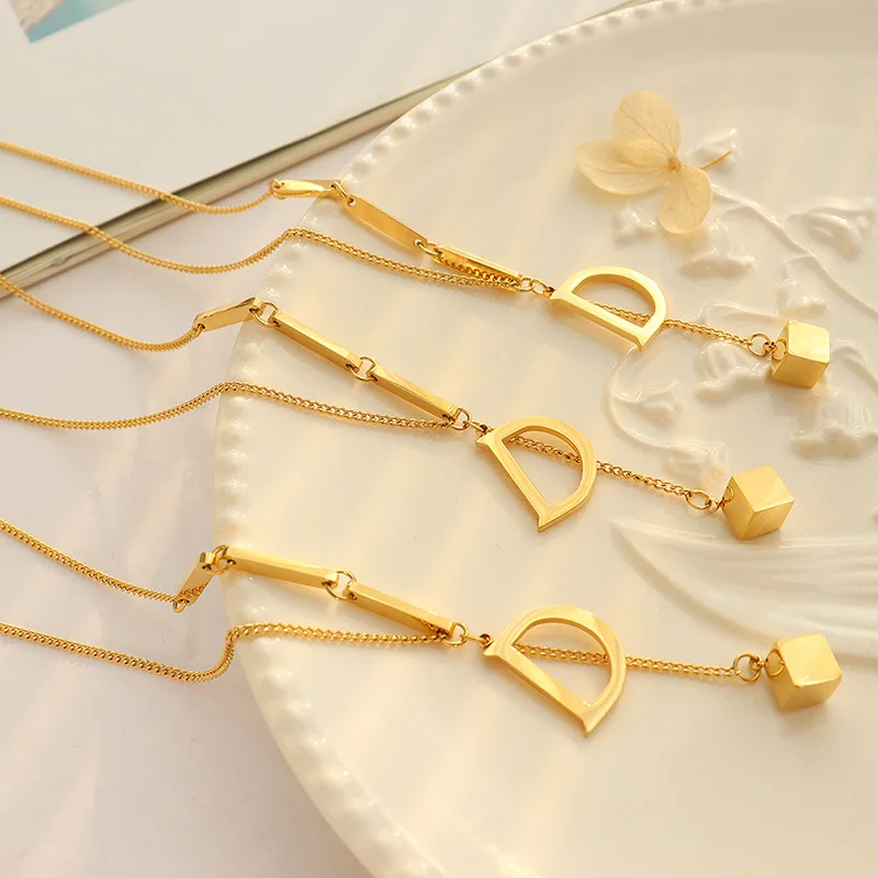 New Niche Fashion Personality D-shaped Small Square Pendant Tassel Necklace Titanium Steel Stitching Clavicle Chain For Women
New Niche Fashion Personality D-shaped Small Square Pendant Tassel Necklace Titanium Steel Stitching Clavicle Chain For Women