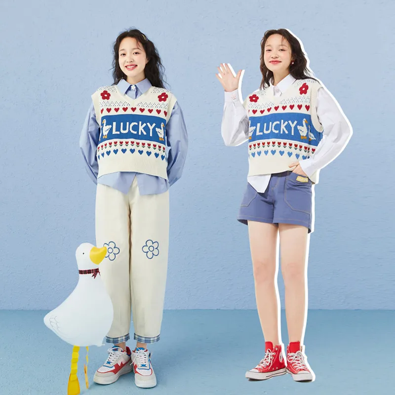 2022 New Spring Women's Contrast Color V-neck Knitted Woolen Pattern Sleeveless Pullover Vest
2022 New Spring Women's Contrast Color V-neck Knitted Woolen Pattern Sleeveless Pullover Vest