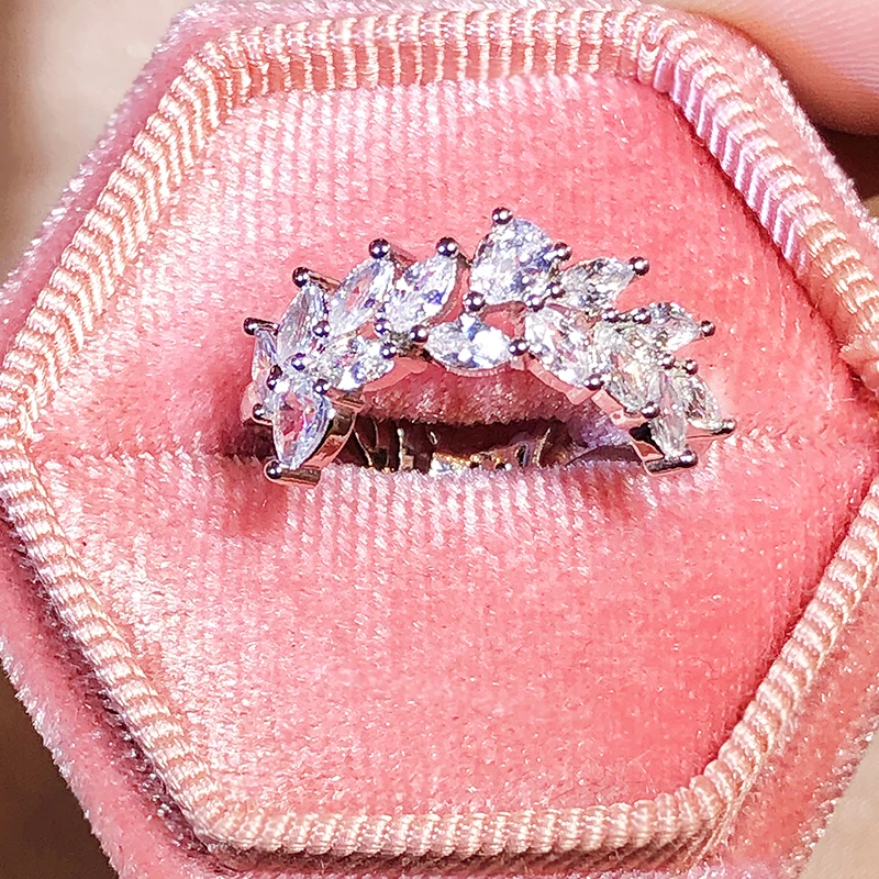 Fashion Irregular Smile English Letter Leaf Flower Oval Complete Diamond Couple Ring For Women Geometry Halloween Gift Jewelry
Fashion Irregular Smile English Letter Leaf Flower Oval Complete Diamond Couple Ring For Women Geometry Halloween Gift Jewelry