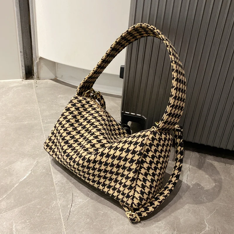 2022 Winter Houndstooth Soft Woolen Cloth Small Underarm Crossbody Shoulder Bags with Short Handle Luxury Women leather Handbags
2022 Winter Houndstooth Soft Woolen Cloth Small Underarm Crossbody Shoulder Bags with Short Handle Luxury Women leather Handbags