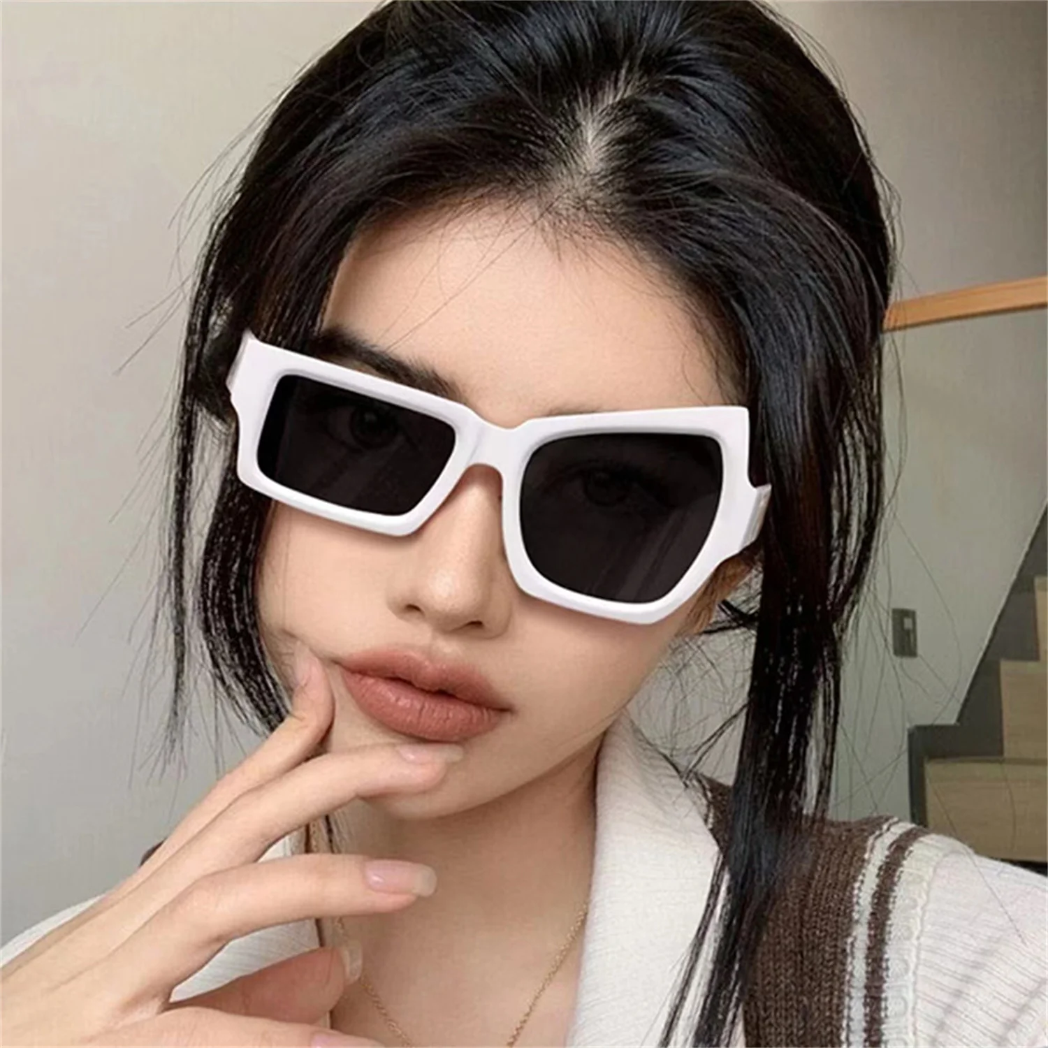 Fashion Hip Hop Funny Glasses With Raised Eyebrow On One Side Irregular Personality Sun Glasses Summer UV400 Sunglass For Unisex
Fashion Hip Hop Funny Glasses With Raised Eyebrow On One Side Irregular Personality Sun Glasses Summer UV400 Sunglass For Unisex