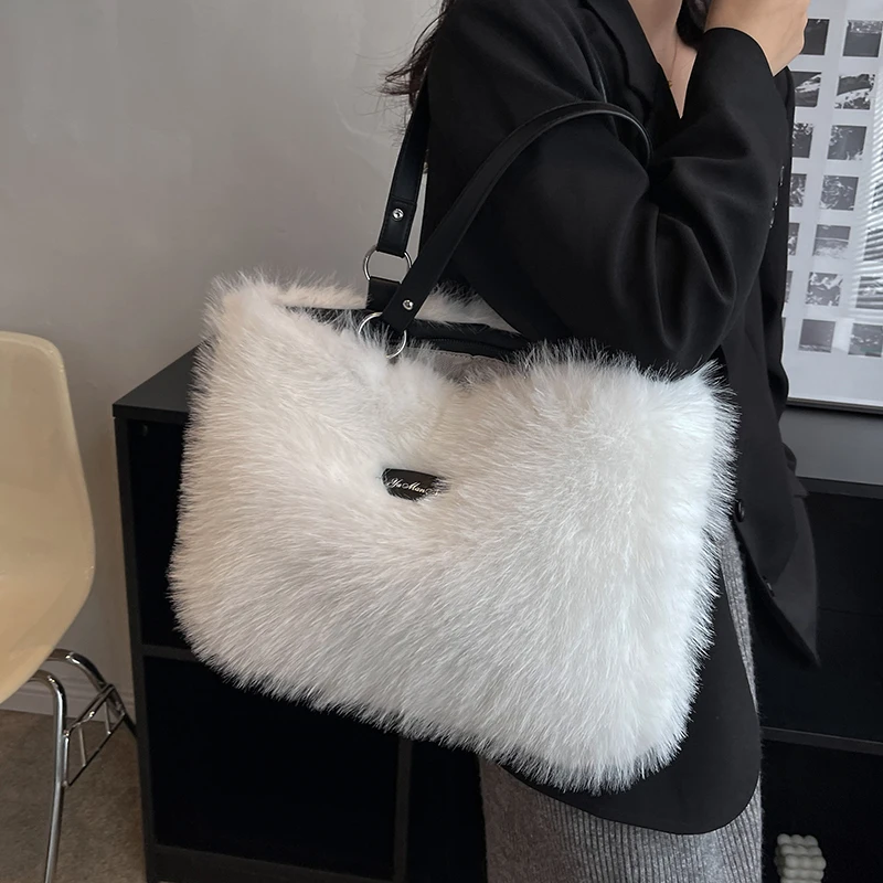 Warm soft handbags for women 2022 winter plush bag High capacity tote bag trend Fashion Messenger Shoulder bag ladies wallets
Warm soft handbags for women 2022 winter plush bag High capacity tote bag trend Fashion Messenger Shoulder bag ladies wallets
