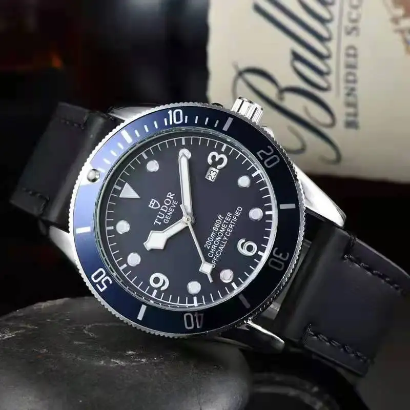 Часы Tudor Мужские кварцевые с кожаным ремешком, роскошные деловые модные повседневные многофункциональные с календарем и хронографом
Часы Tudor Мужские кварцевые с кожаным ремешком, роскошные деловые модные повседневные многофункциональные с календарем и хронографом