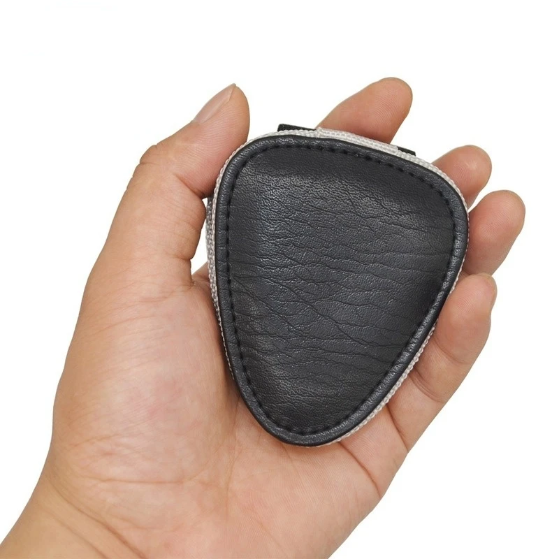 2022 New 6 Holes Electric Guitar Picks Package Ukulele Pick Bag Storage Pure Leather
2022 New 6 Holes Electric Guitar Picks Package Ukulele Pick Bag Storage Pure Leather