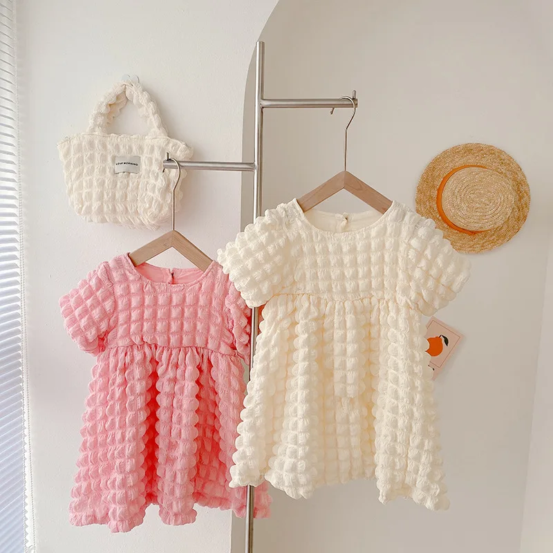 Girls' bubble grid cotton dress 0-6 years old summer baby girl simple small square collar short sleeve casual princess dress
Girls' bubble grid cotton dress 0-6 years old summer baby girl simple small square collar short sleeve casual princess dress