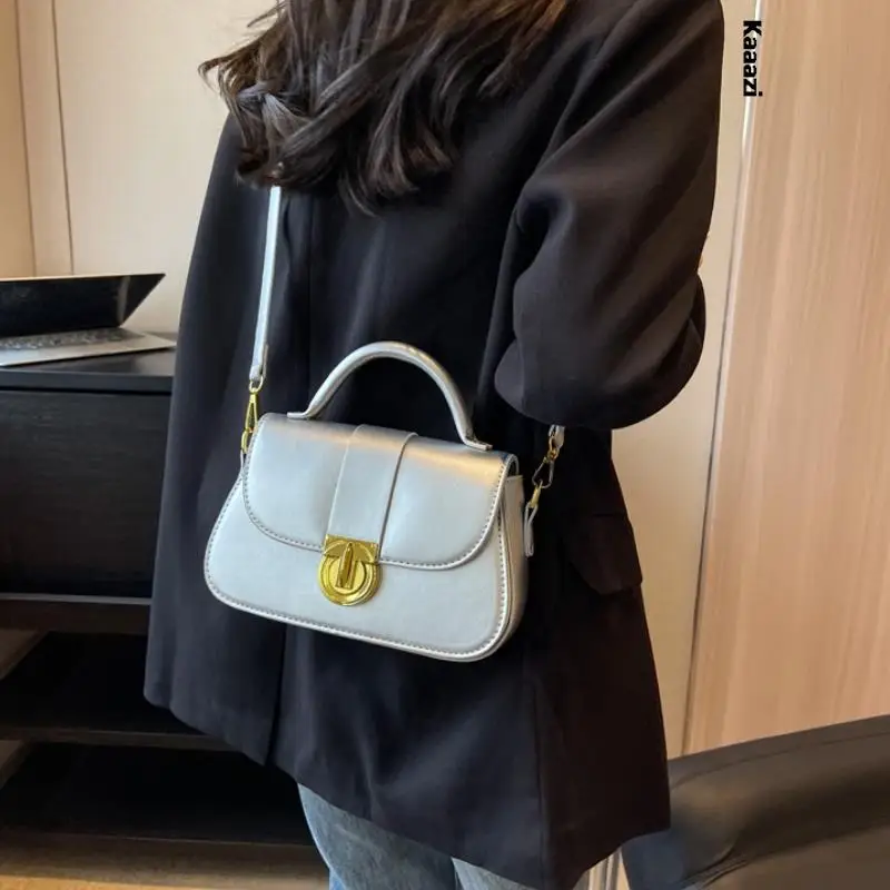 Handbag Fashion Solid Color 2023 New Designer Versatile Ins Leather Shoulder Bag Top Handle Luxury Crossbody Bag Women Classic
Handbag Fashion Solid Color 2023 New Designer Versatile Ins Leather Shoulder Bag Top Handle Luxury Crossbody Bag Women Classic