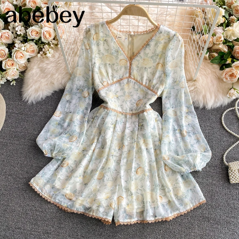 2021 New Summer Vintage Temperament V-neck Lantern Sleeve Rompers high waist pleated waist lace patchwork floral Rompers
2021 New Summer Vintage Temperament V-neck Lantern Sleeve Rompers high waist pleated waist lace patchwork floral Rompers