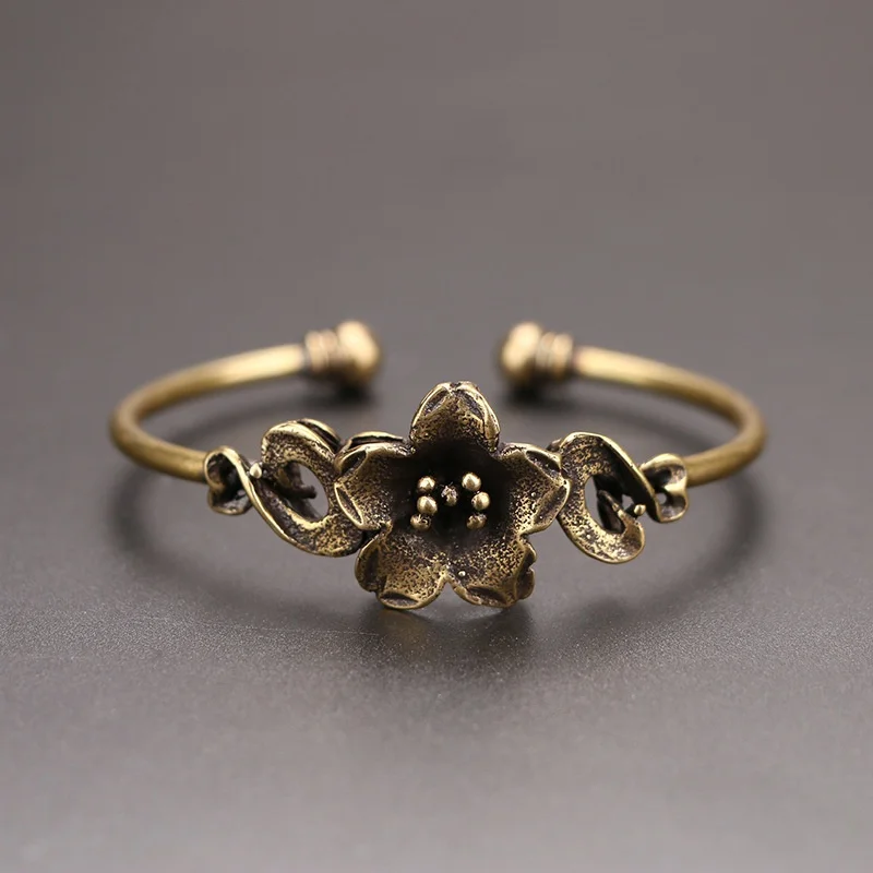 Vintage Brass Princess Bracelet with Floral Design Classic Pure Copper Opening Bracelet Vintage Minimalist Women's Gift
Vintage Brass Princess Bracelet with Floral Design Classic Pure Copper Opening Bracelet Vintage Minimalist Women's Gift