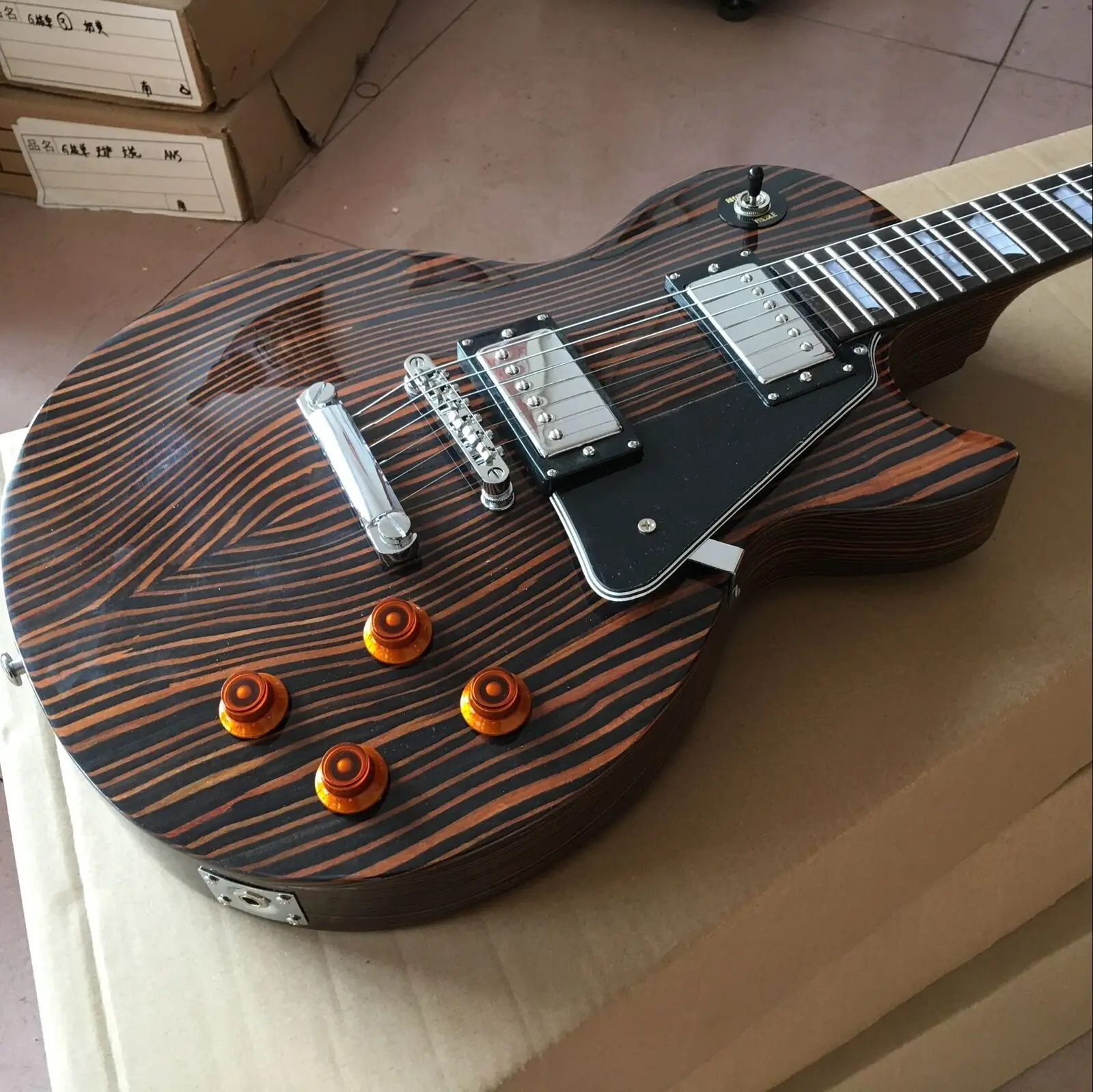 Factory Customization Zebra Pattern Electric Guitar Good Sound Quality 6 String
Factory Customization Zebra Pattern Electric Guitar Good Sound Quality 6 String