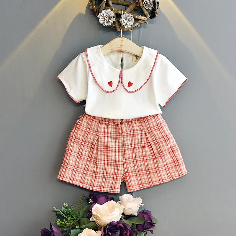 Summer 2022 new western style girls short-sleeved love embroidered lapel babydoll + plaid shorts two-piece suit
Summer 2022 new western style girls short-sleeved love embroidered lapel babydoll + plaid shorts two-piece suit