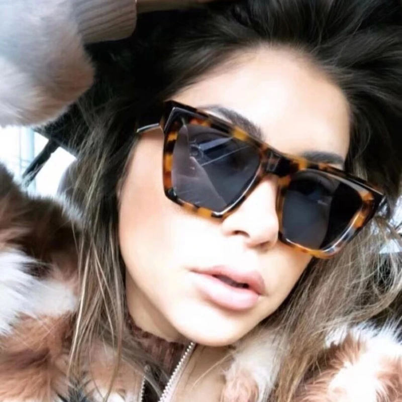 Классические популярные солнцезащитные очки для женщин, кошачий глаз, большая оправа, зеркальные однотонные солнцезащитные очки для мужчи... 
Классические популярные солнцезащитные очки для женщин, кошачий глаз, большая оправа, зеркальные однотонные солнцезащитные очки для мужчи...