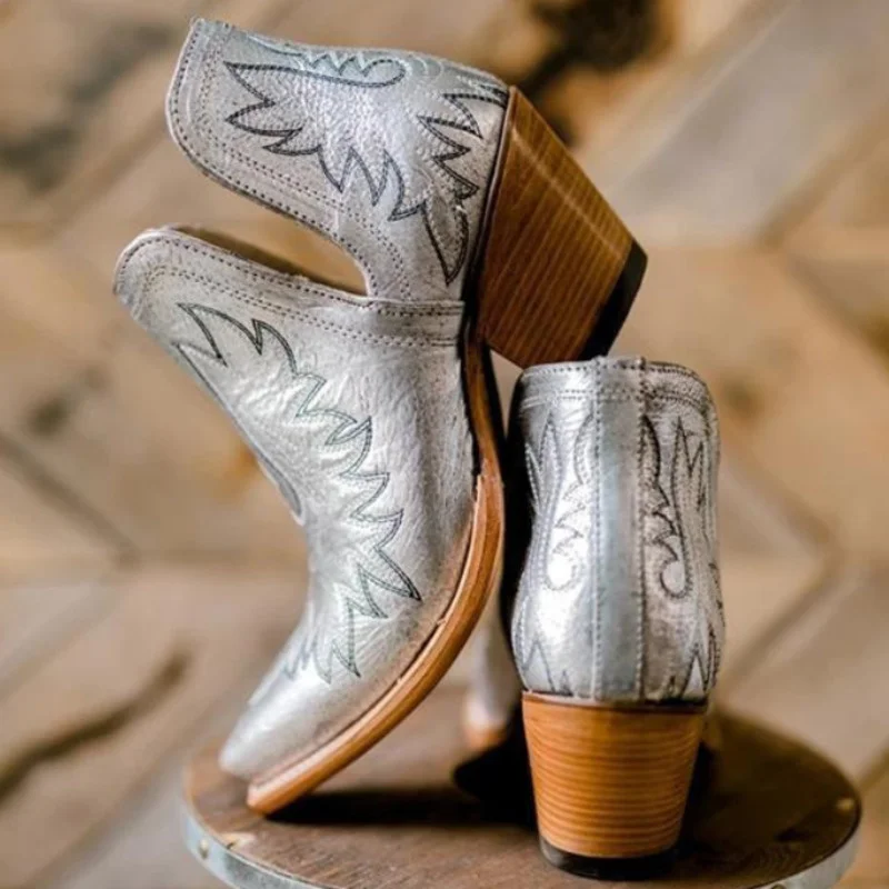 2023 Silver Embroidered Western Women Boots Big Size 43 Chunky Heels Cowboy Boots Slip On Chelsea Boots Lady Ankle Boots
2023 Silver Embroidered Western Women Boots Big Size 43 Chunky Heels Cowboy Boots Slip On Chelsea Boots Lady Ankle Boots