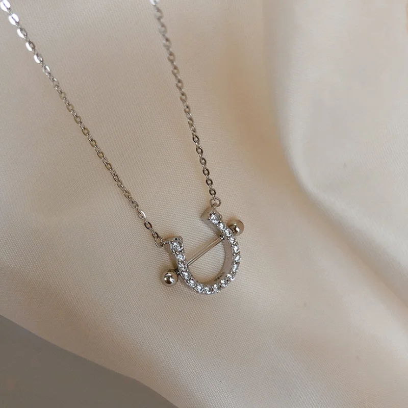 Fashion Korean Choker Trendy Lucky U Women Necklace 2022 New Creative Horseshoe Shaped Pendant Temperament Jewelry
Fashion Korean Choker Trendy Lucky U Women Necklace 2022 New Creative Horseshoe Shaped Pendant Temperament Jewelry
