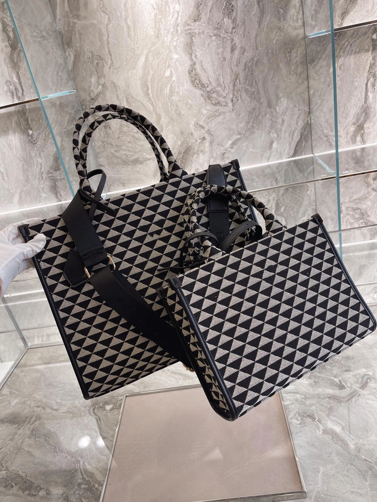 2023 New Fashion Geometric Rhombus Canvas Tote Bag Large Capacity Portable Shopping Bag High Quality Women Purse and Handbags
2023 New Fashion Geometric Rhombus Canvas Tote Bag Large Capacity Portable Shopping Bag High Quality Women Purse and Handbags